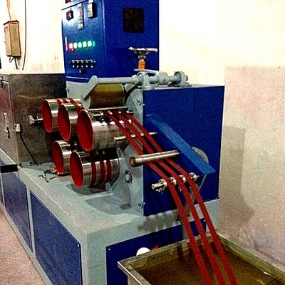 เครื่องทำสายรัด PP บรรจุภัณฑ์พลาสติก 220V Band Roll Extrusion Line Polypropylene