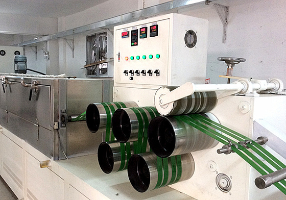 เครื่องทำสายรัดพลาสติกสายรัด PP แบบไฟฟ้าพร้อม PLC Control