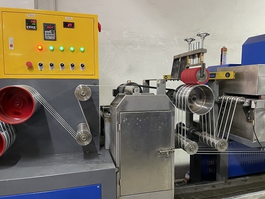 Screw Loader ระบบควบคุม PLC อัตโนมัติเต็มรูปแบบเครื่องทำสายรัด PP สายรัดบรรจุภัณฑ์ เครื่องจักรทำสายรัด PP
