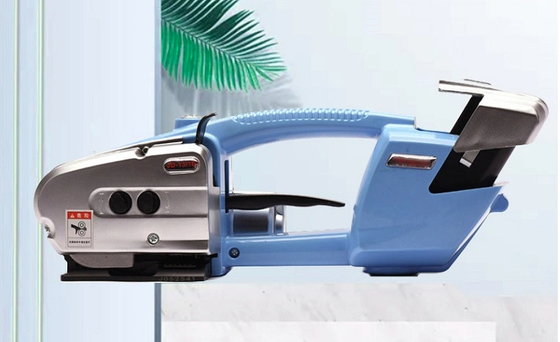 เครื่องบรรจุสายรัด PET PP 220V แหล่งจ่ายไฟแบตเตอรี่เครื่องรัดกล่องมือถือ