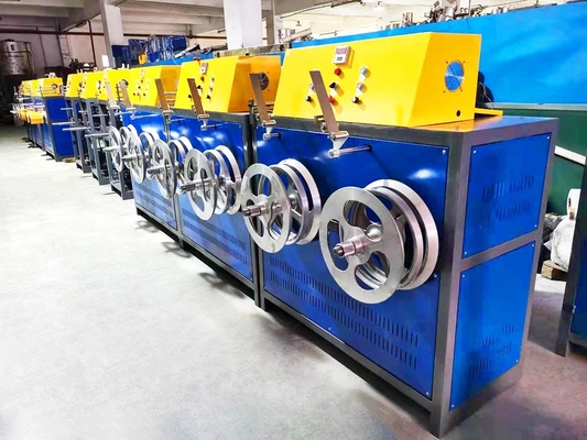 อัตโนมัติการบรรจุ เครื่องทําสายพลาสติก CE ISO PET สายพลาสติก extrusion ด้วย PLC