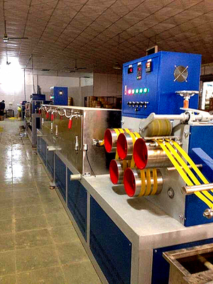 ความสามารถในการผลิตสูง PP พลาสติก แพ็คแบล็ป แผ่น extrusion สายการผลิตเครื่องจักร 4 สาย PP สายการผลิตเครื่องจักร