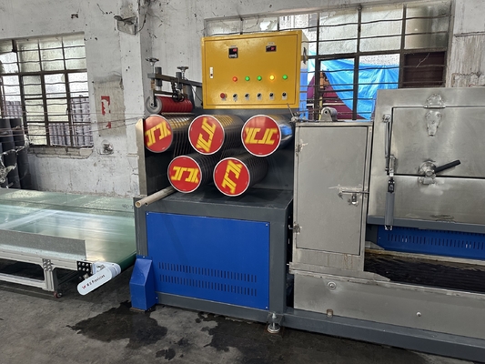 ความสามารถในการผลิตสูง PP พลาสติก แพ็คแบล็ป แผ่น extrusion สายการผลิตเครื่องจักร 4 สาย PP สายการผลิตเครื่องจักร