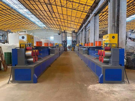 เครื่องผลิตถังแห้งกันดั้มสองตัว เครื่องผลิตถัง extrusion ถัง PET เครื่องผลิตถัง extrusion เครื่องผลิตถัง extrusion