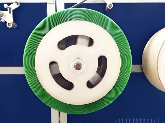 สีที่กําหนดเอง พอลิเอสเตอร์ PET Packaging Strap Palet Packing พลาสติกสแตนเลส Strapping Rolls แพคเกจ PET แข็งแรงและทนทาน