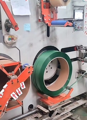 9-32mm ความกว้าง PET Strapping Band การทําเครื่องจักร ระบบควบคุม PLC ด้วยการหยุดอัตโนมัติ