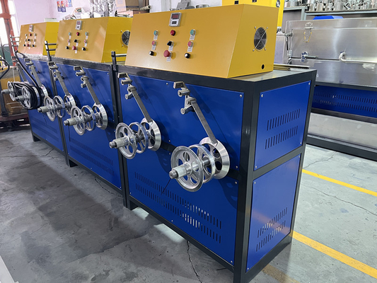 PLC คอมพิวเตอร์จอสัมผัส เครื่องทําเข็มขัด PET สําหรับการบรรจุเข็มขัดใน 380V / 50HZ