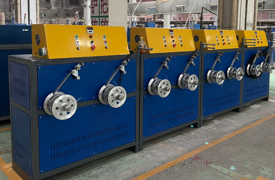 ความเร็วปรับและ 150KG-600KG/H Output PP Strapping Band Extrusion Line สําหรับสินค้า