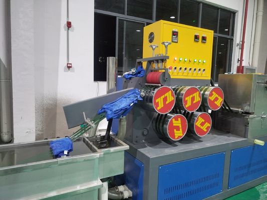 300KW 0.6mm PET Strap Extrusion Line วงจรเข็มขัดสองสกรูทํา PET Strap Recycled