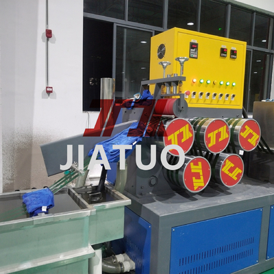 วัสดุการบด PET 100% เครื่องทําเชือก PET ขนาด 9-32 มิลลิเมตร มีพื้นที่กรอง 2.5m2 และระบบควบคุม PLC